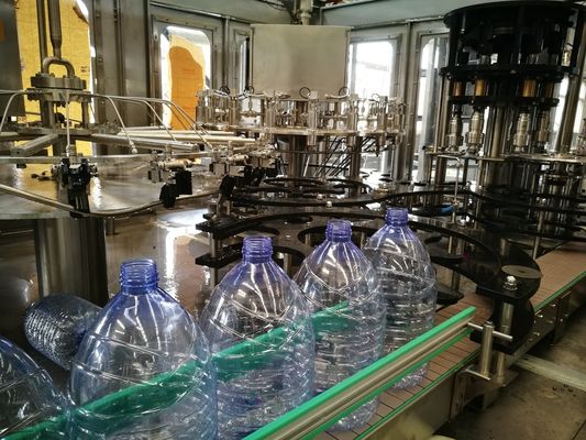 0.5L пластиковые машины завалки воды в бутылках ЛЮБИМЦА 32000 BPH
